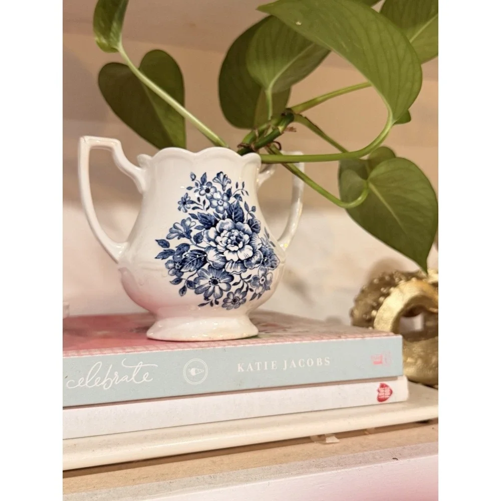 J. & G. Meakin Avondale Vintage Blue & White Floral Sugar Bowl Planter Cachepot